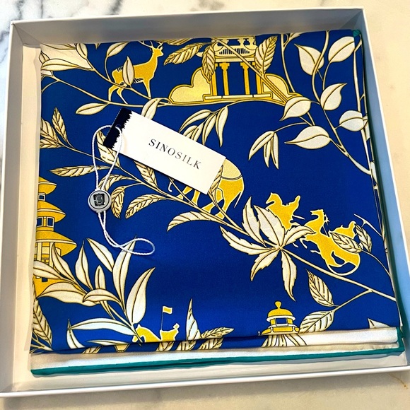 Sino Silk Accessories - NWT 100% Silk Scarf, 36” square, beautiful print and colour, packaging included